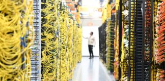 Amazon Mengkonsolidasikan Upaya AI di Bawah AWS Veteran Peter DeSantis