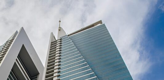 HUMAIN отримує підтримку інфраструктури для гіпермасштабного ШІ на Близькому Сході