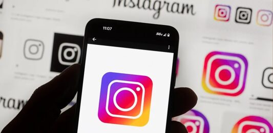 Макрон Вимагає Посилення Контролю ЄС за Цифровим Втручанням Перед Ключовими Виборами