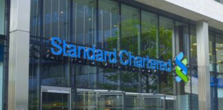 Standard Chartered fa marcia indietro dopo l’errore del “capitale umano”.