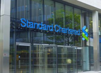 Standard Chartered відступає після скандалу з терміном “людський капітал”