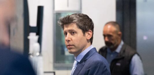Сам Альтман под судом: от свидетельских показаний в Конгрессе до противостояния в зале суда