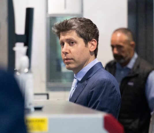 Сам Альтман под судом: от свидетельских показаний в Конгрессе до противостояния в зале суда