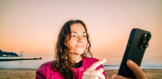 Nomad eSIM: Больше, чем просто связь для современного путешественника
