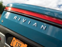 Rivian verklagt Regierung, um verfassungswidrige Zölle für Elektrofahrzeuge zurückzufordern