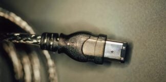 FireWire 101: Por que o IEEE 1394 ainda é importante para o vídeo digital